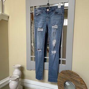 1822 Brand Women’s destruct skinny jeans